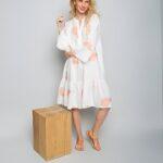 Emily van den Bergh: Knieumspielendes Stufenkleid 8599-156530