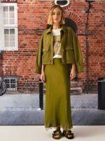 Smith & Soul: Cooler Satin Rock mit Spitze in olive 0726-0751 – Bild 2