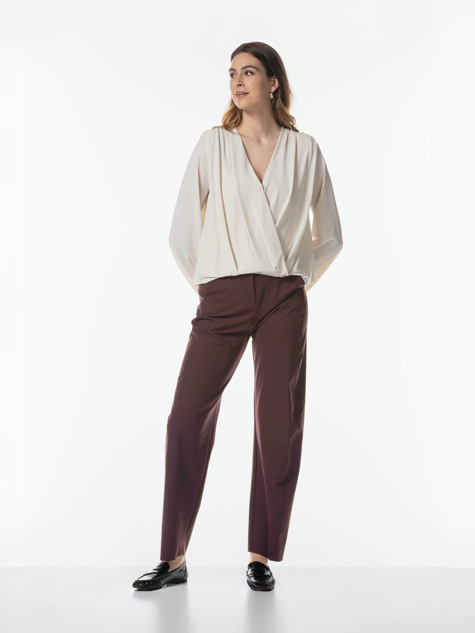 Pants-comfort-travel-Suzuko-merlot-japantky-5_full Japan TKY: Ausgefallene Bluse "ORINE" in der Farbe linen – Bild 1